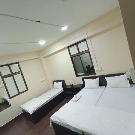 Oyo Thangal Hotel Imphal Exterior foto