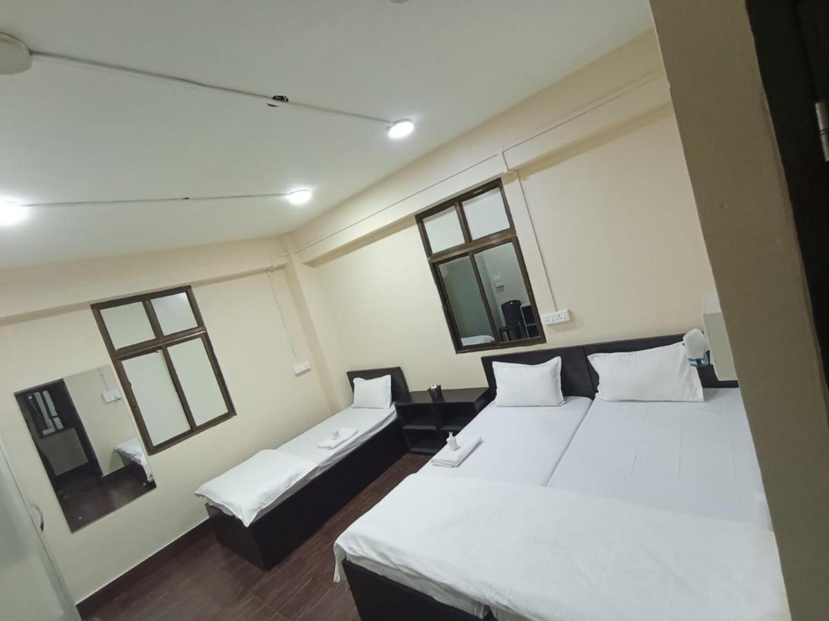 Oyo Thangal Hotel Imphal Exterior foto