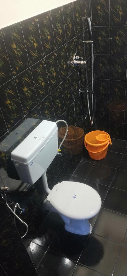 Oyo Thangal Hotel Imphal Exterior foto
