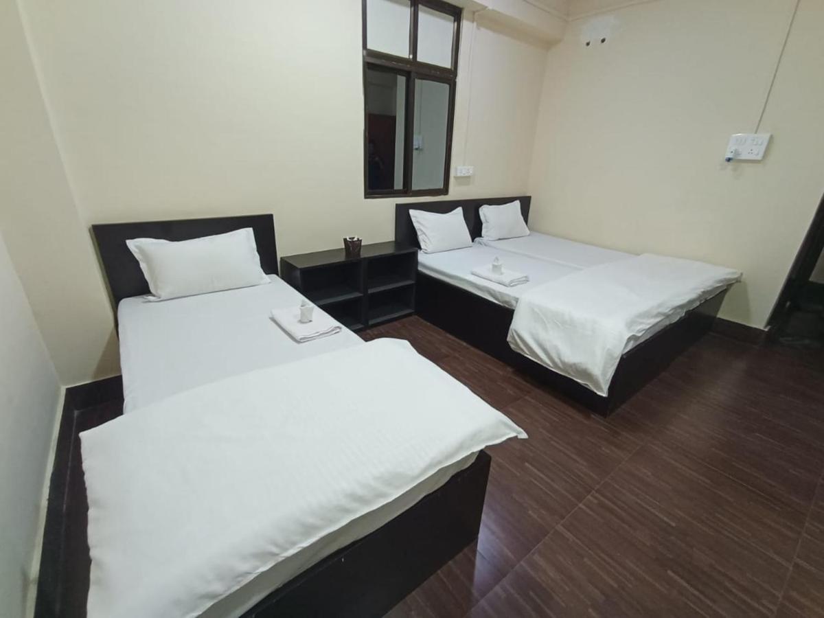 Oyo Thangal Hotel Imphal Exterior foto